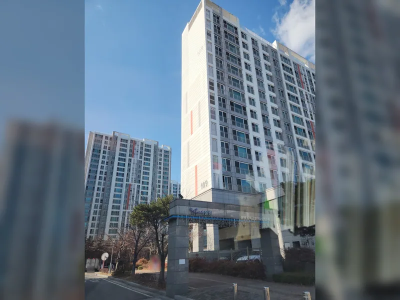 평택시 문, 가구 수리 - 화장실거울장교체 현장 시공 사진 2