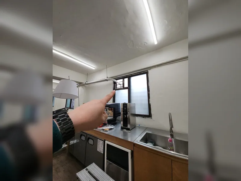 서대문구 기타 설치 - 창문으로배관빼고남은공간 막기 현장 시공 사진 3